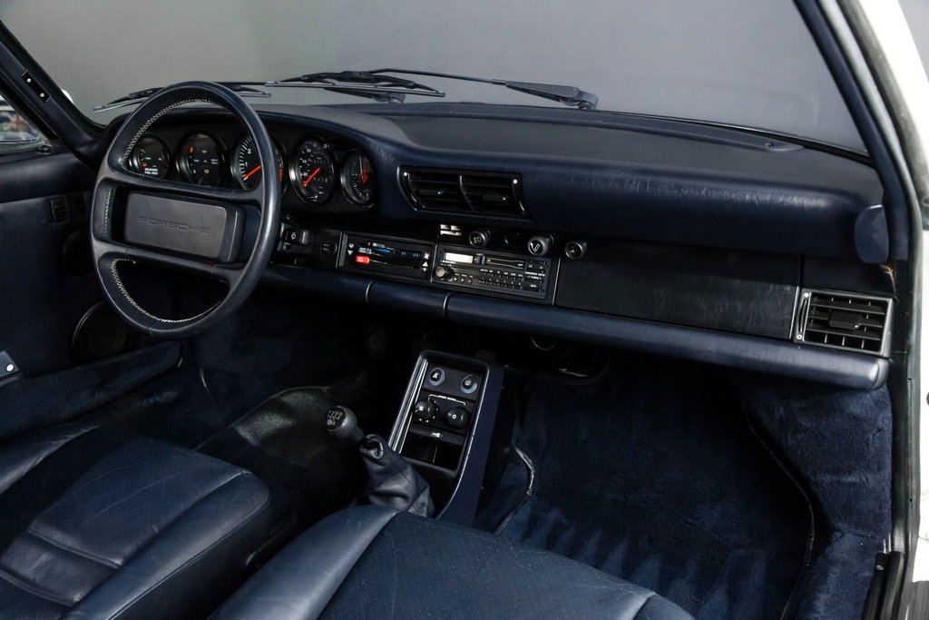 Porsche 911 Carrera 3.2 (US)