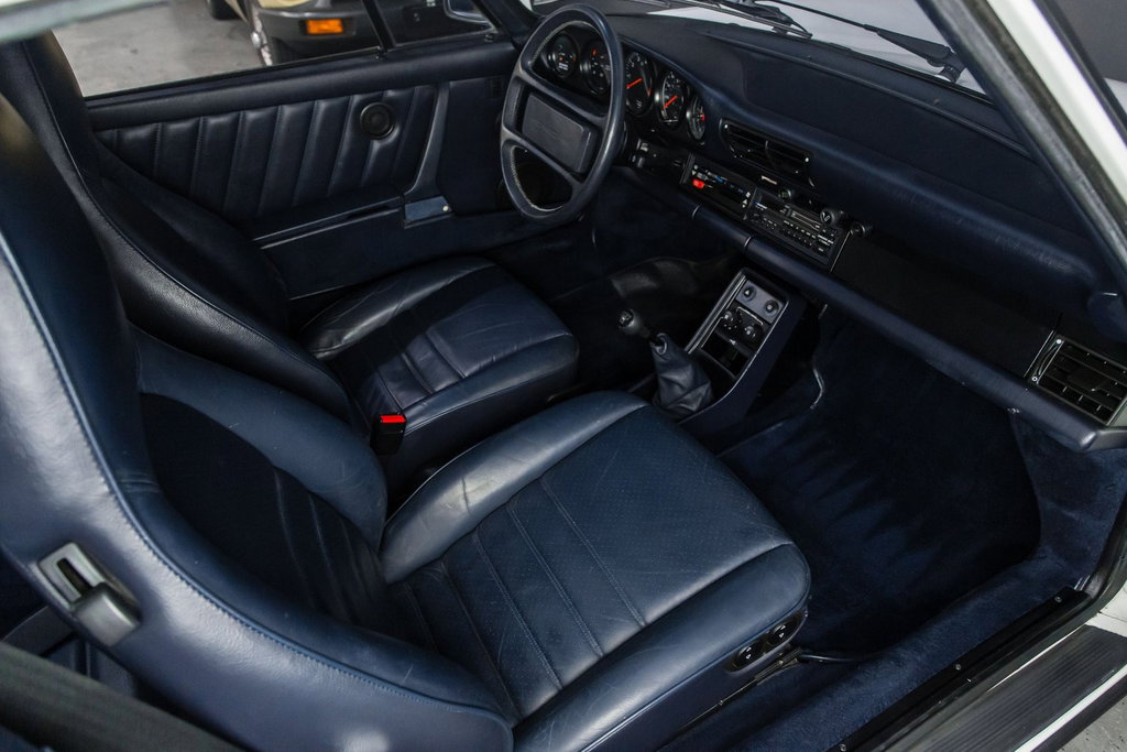 Porsche 911 Carrera 3.2 (US)