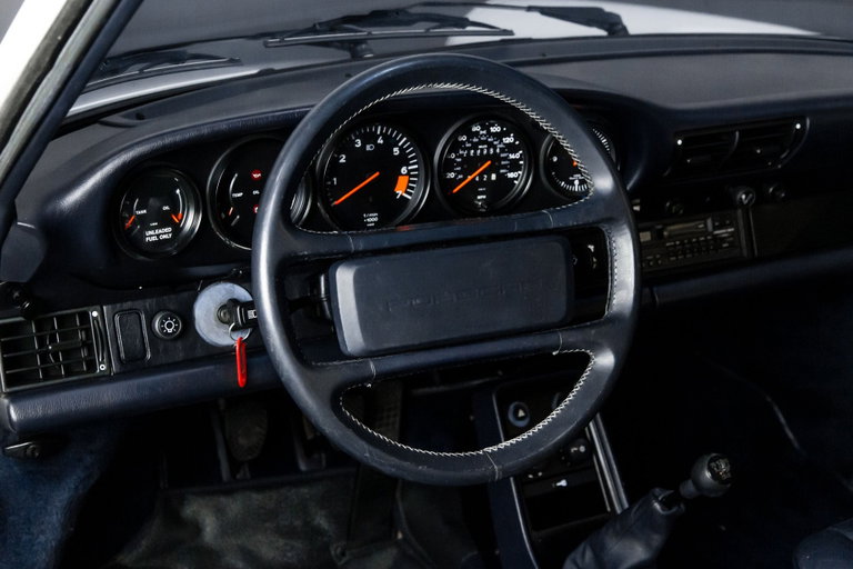 Porsche 911 Carrera 3.2 (US)