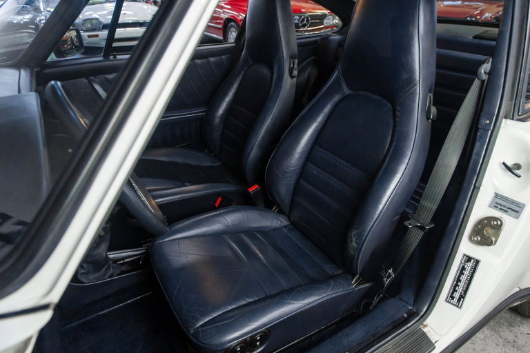 Porsche 911 Carrera 3.2 (US)