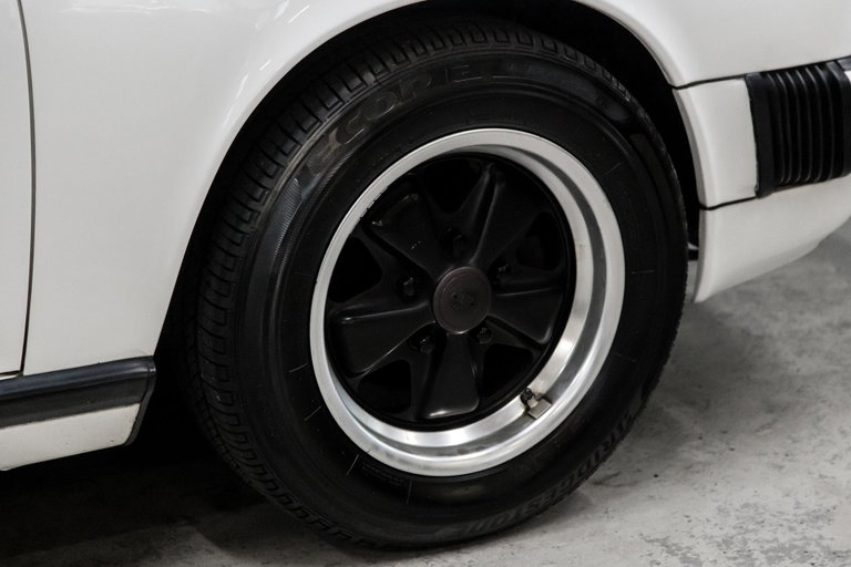 Porsche 911 Carrera 3.2 (US)