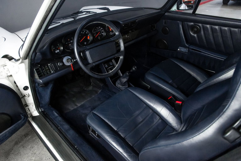 Porsche 911 Carrera 3.2 (US)