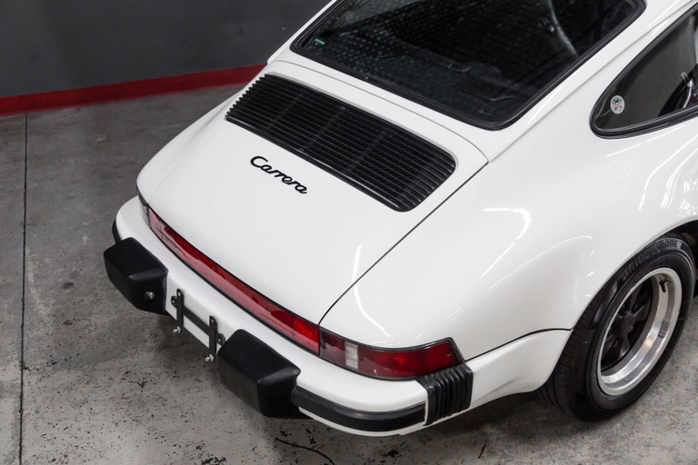 Porsche 911 Carrera 3.2 (US)