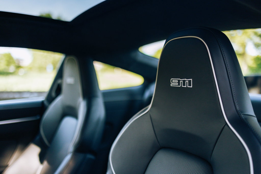 Porsche 992 Belgian Legend Edition