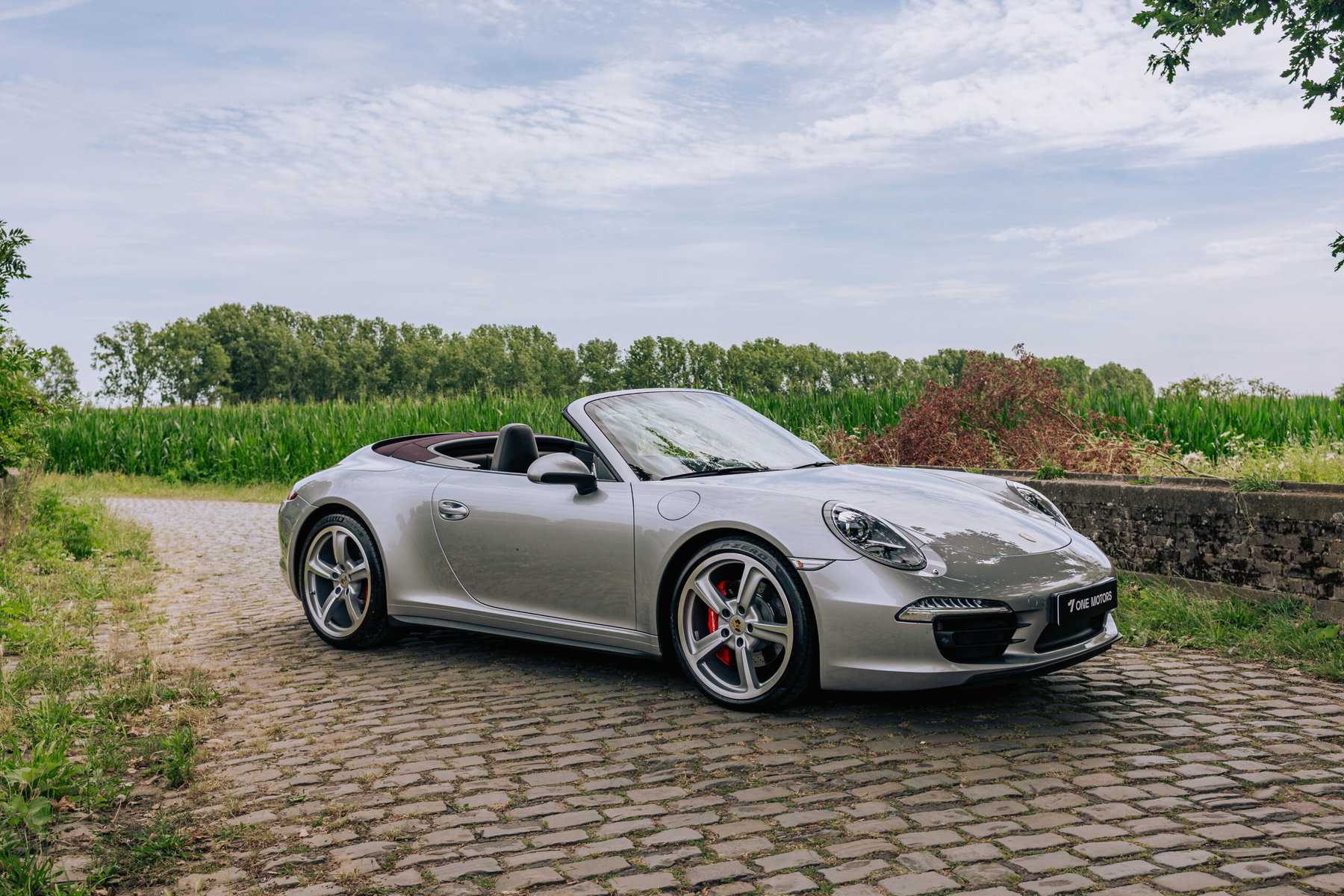 Porsche in GT Silver Metallic LM7Z - Color Overview - elferspot