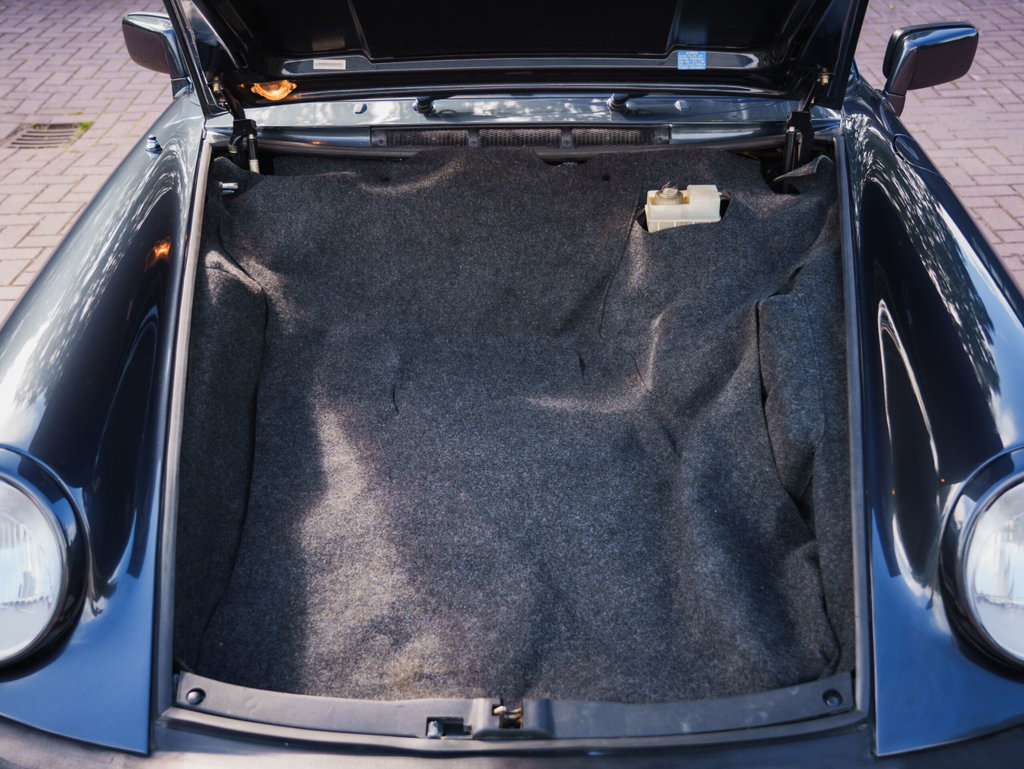 Porsche 911 Carrera 3.2 (US)
