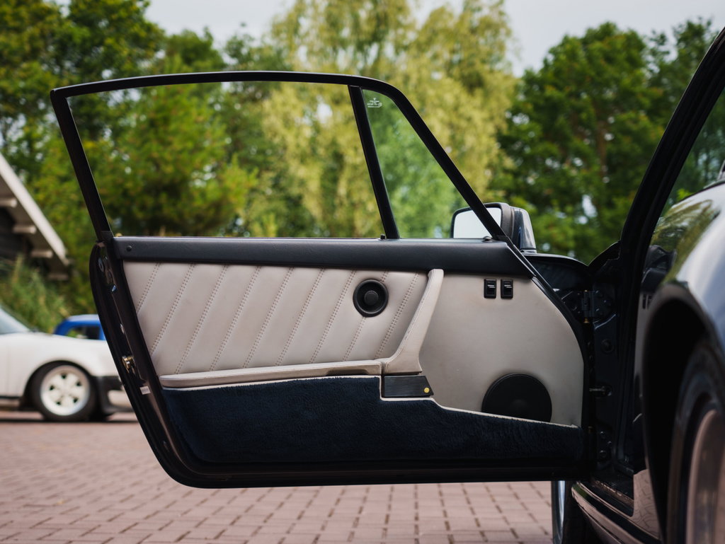 Porsche 911 Carrera 3.2 (US)