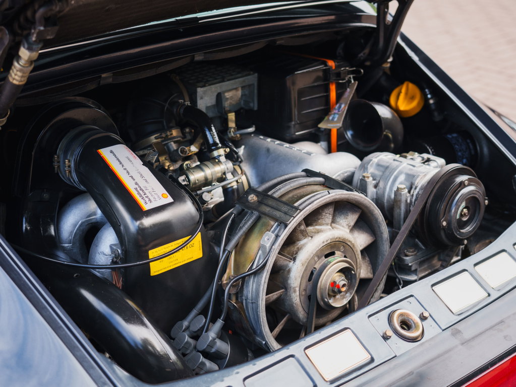 Porsche 911 Carrera 3.2 (US)