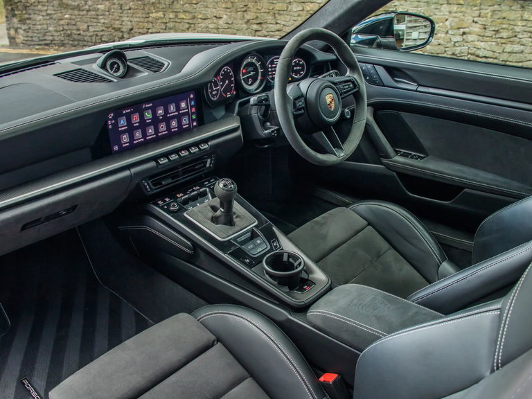 Porsche 992 Carrera 4 GTS