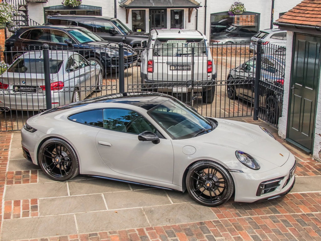 Porsche 992 Carrera 4 GTS