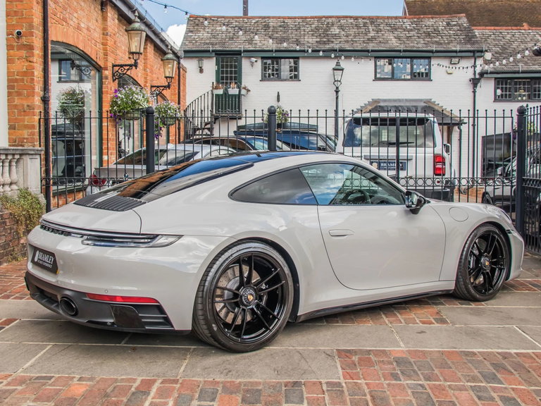 Porsche 992 Carrera 4 GTS