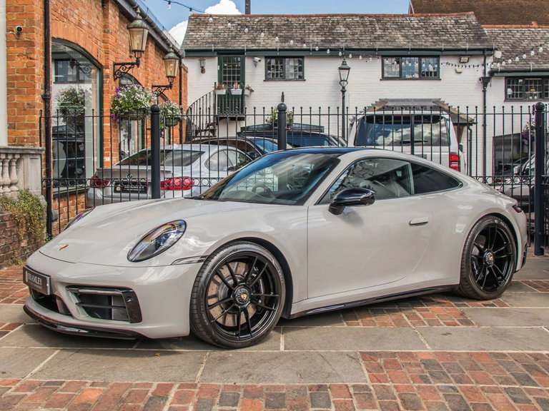 Porsche 992 Carrera 4 GTS