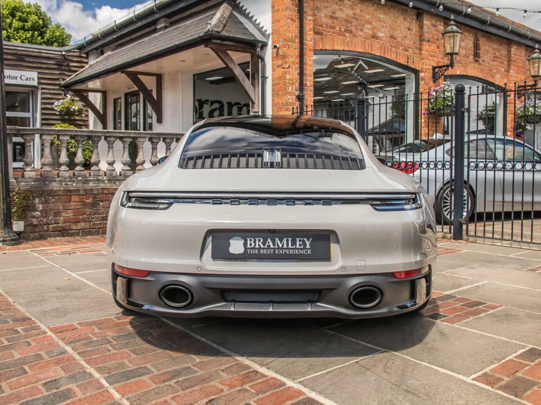 Porsche 992 Carrera 4 GTS