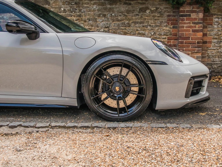 Porsche 992 Carrera 4 GTS