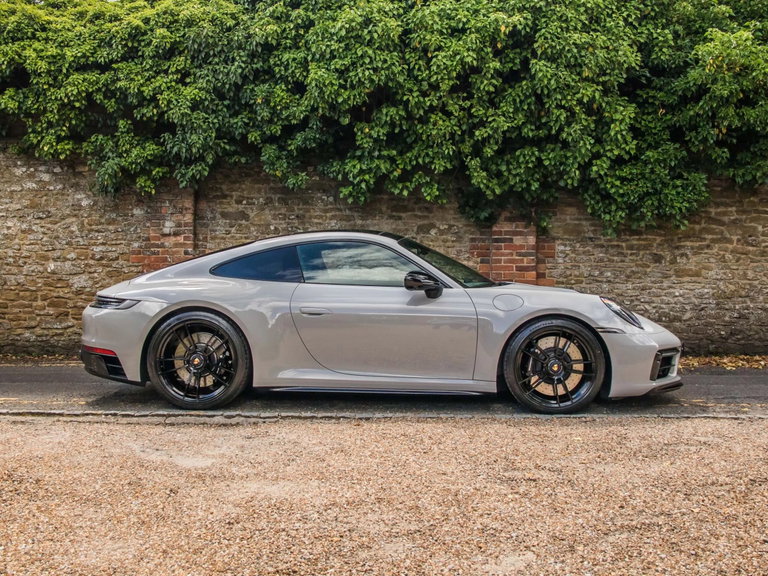 Porsche 992 Carrera 4 GTS