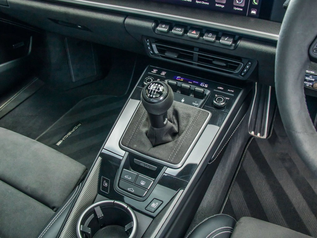 Porsche 992 Carrera 4 GTS