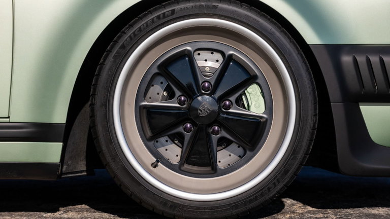 Porsche 911 Reimagined by Singer