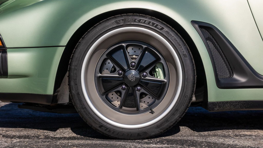 Porsche 911 Reimagined by Singer