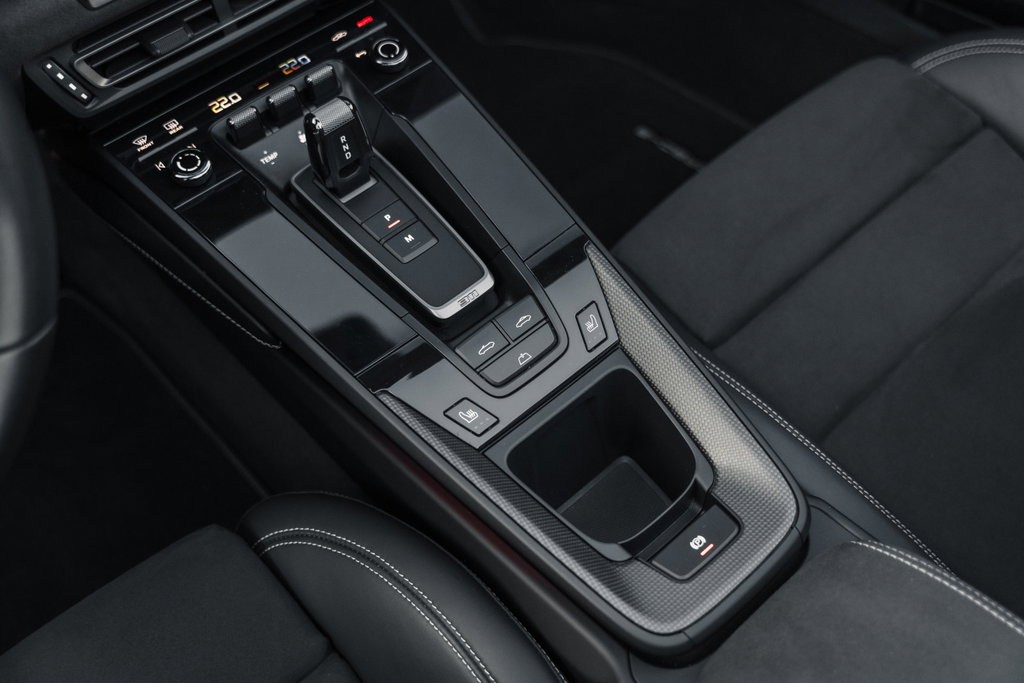 Porsche 992 Carrera 4 GTS