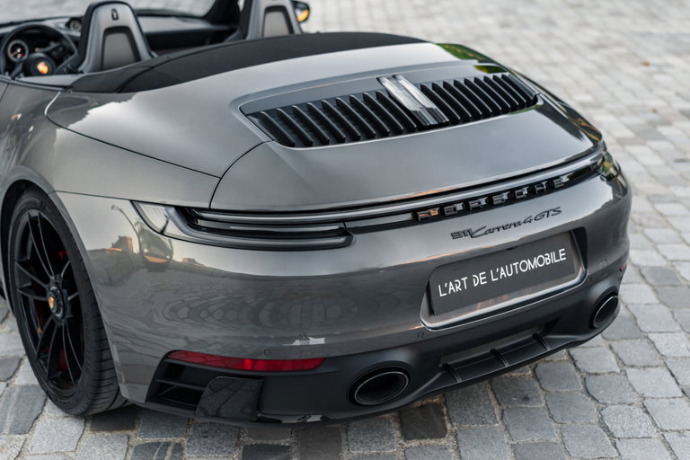 Porsche 992 Carrera 4 GTS