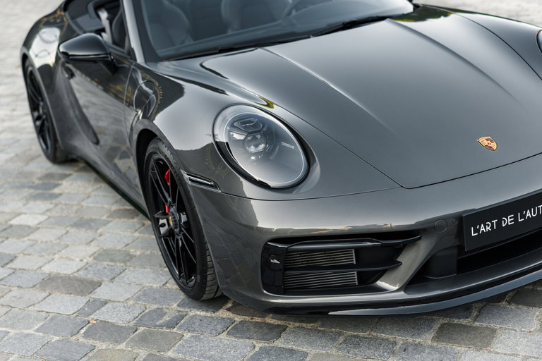 Porsche 992 Carrera 4 GTS