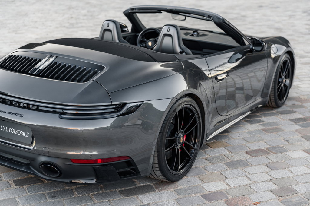 Porsche 992 Carrera 4 GTS