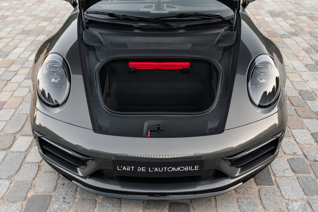 Porsche 992 Carrera 4 GTS