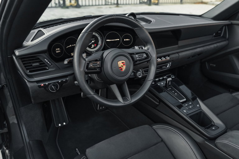 Porsche 992 Carrera 4 GTS