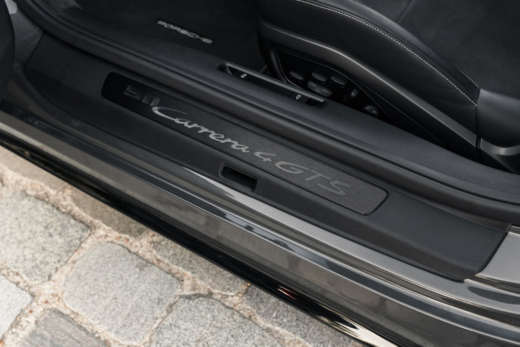 Porsche 992 Carrera 4 GTS