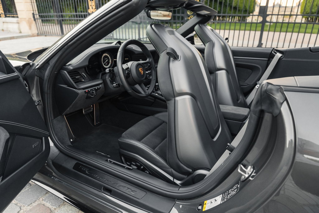 Porsche 992 Carrera 4 GTS