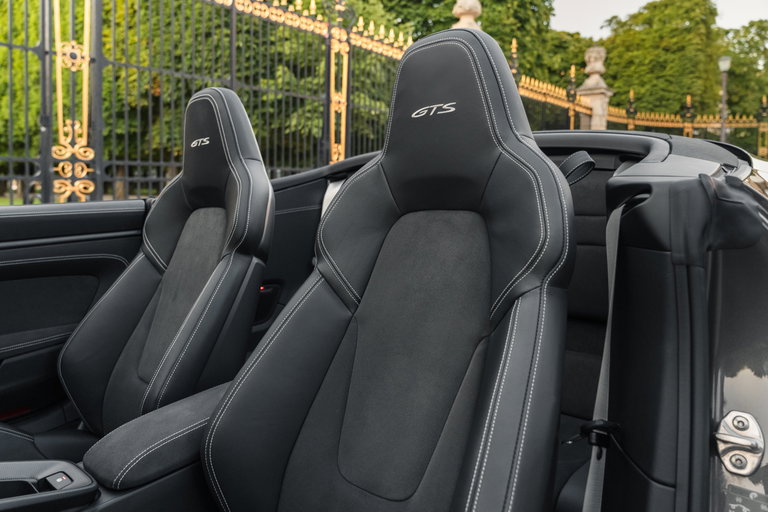 Porsche 992 Carrera 4 GTS