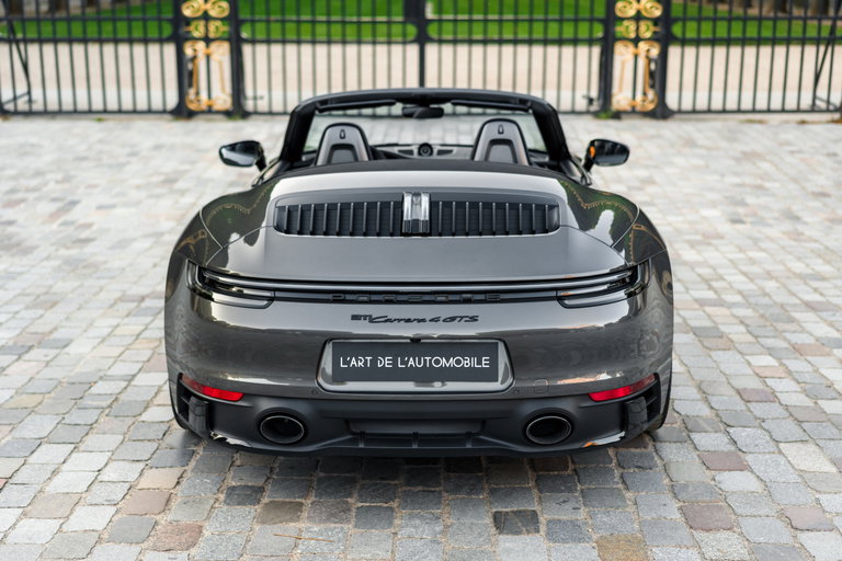 Porsche 992 Carrera 4 GTS