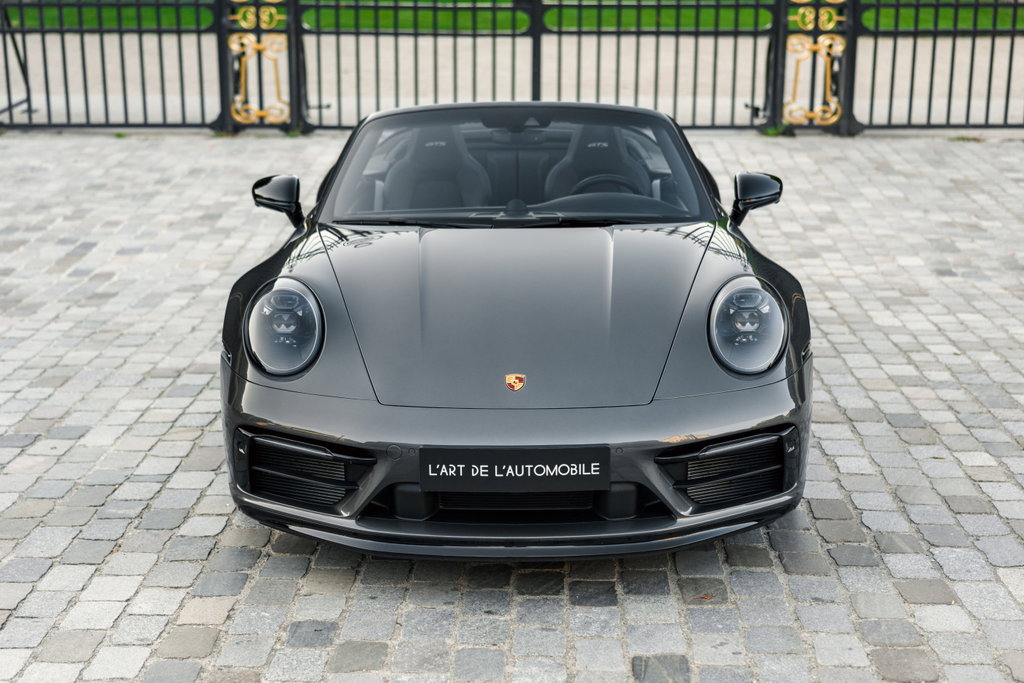 Porsche 992 Carrera 4 GTS