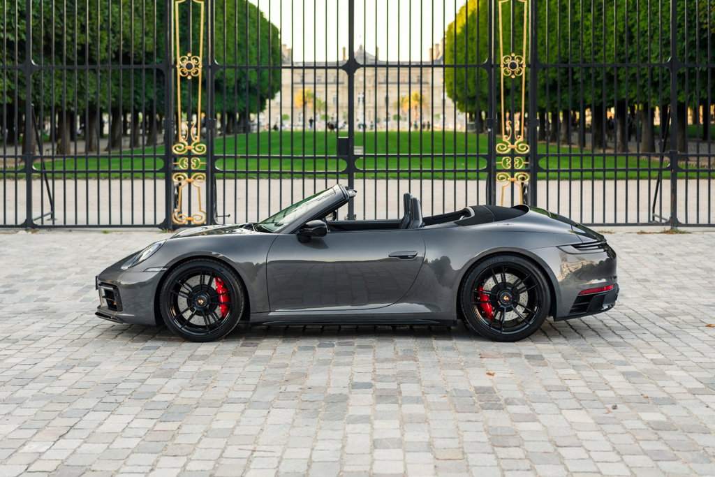 Porsche 992 Carrera 4 GTS
