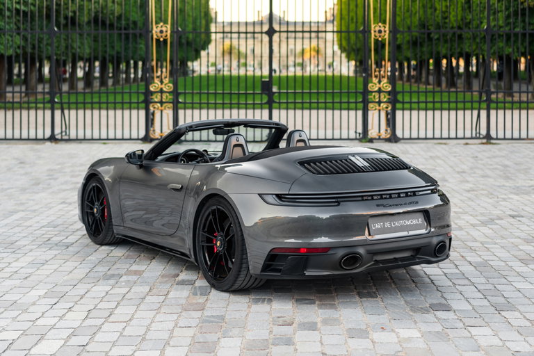 Porsche 992 Carrera 4 GTS