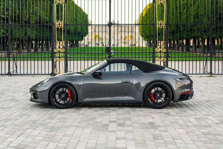 Porsche 992 Carrera 4 GTS