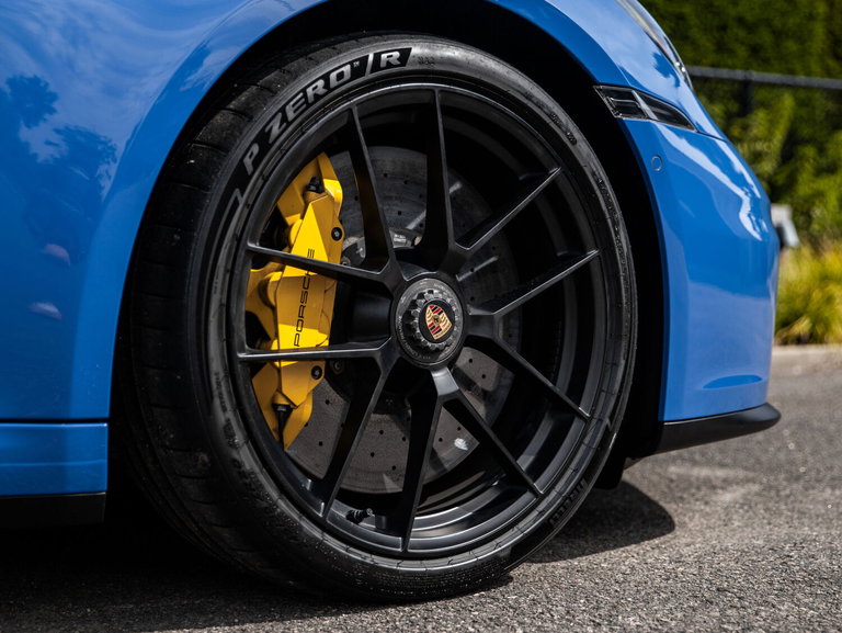 Porsche 992.2 Carrera 4 GTS