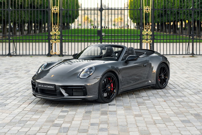 Porsche 992 Carrera 4 GTS