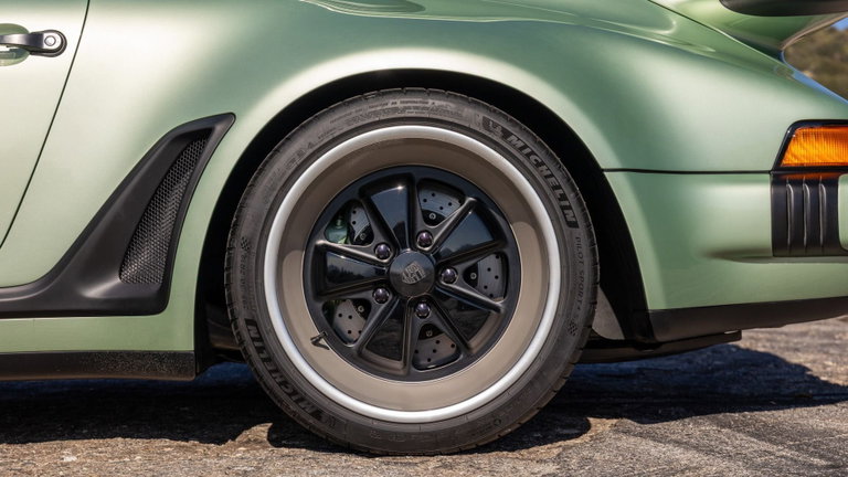 Porsche 911 Reimagined by Singer