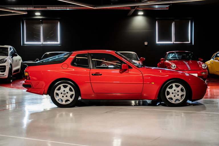 Porsche 944 Turbo Cup