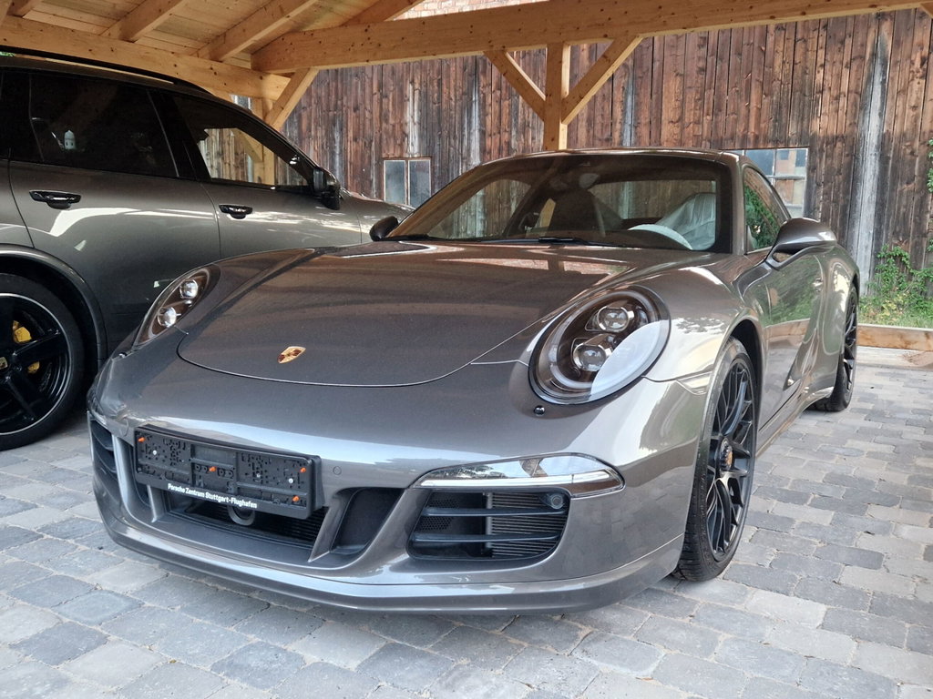 Porsche 991 Carrera 4 GTS