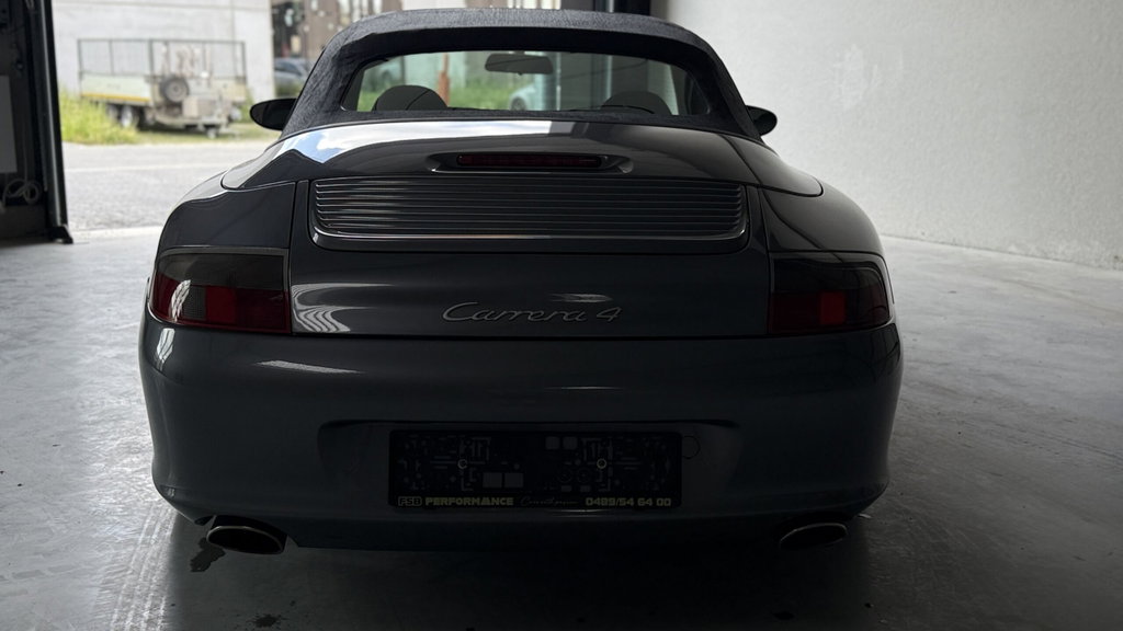 Porsche 996 Carrera 4