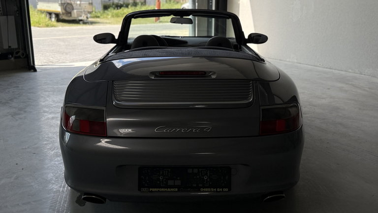 Porsche 996 Carrera 4