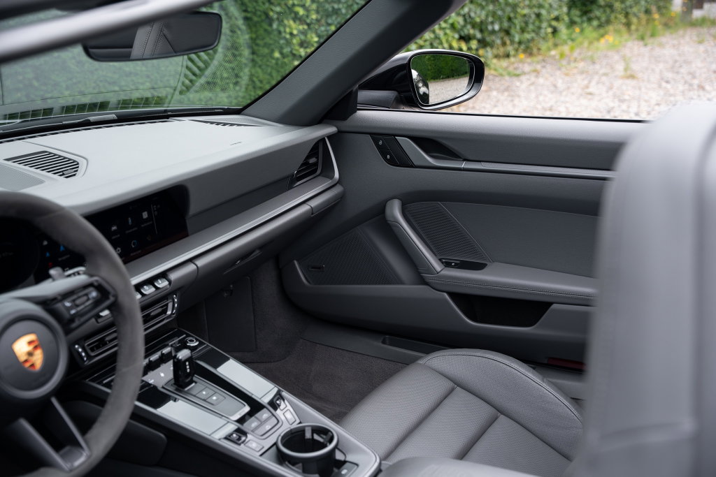 Porsche 992 Carrera