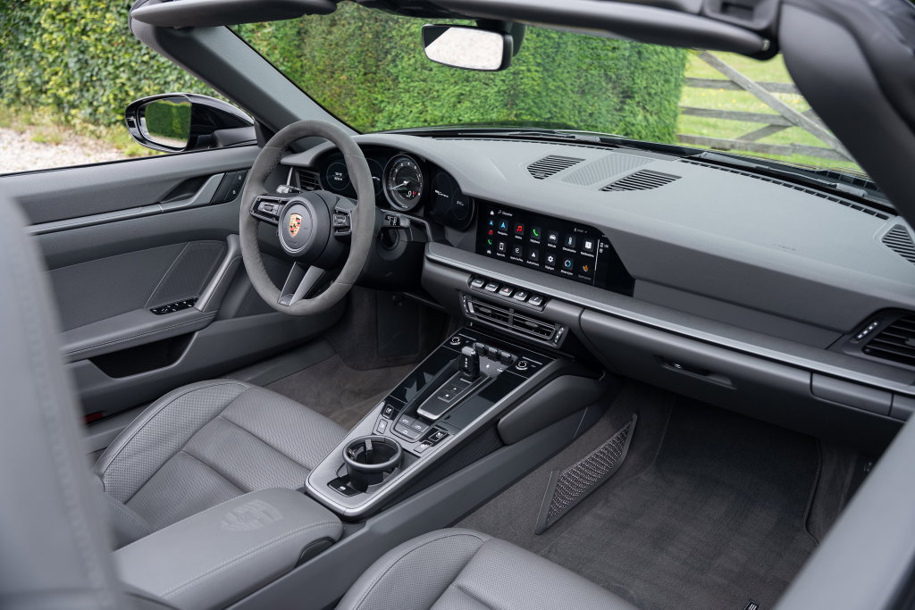 Porsche 992 Carrera