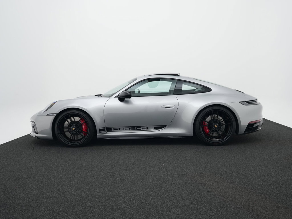 Porsche 992 Carrera 4 GTS