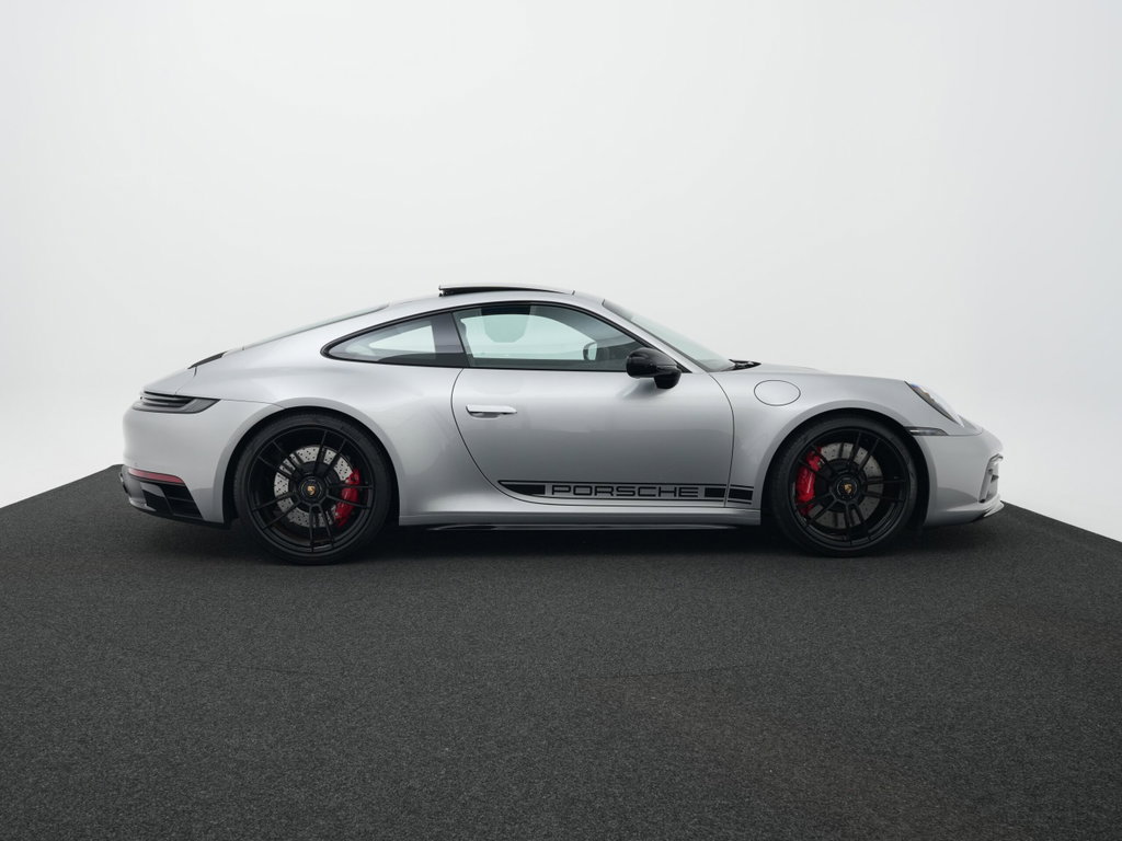 Porsche 992 Carrera 4 GTS
