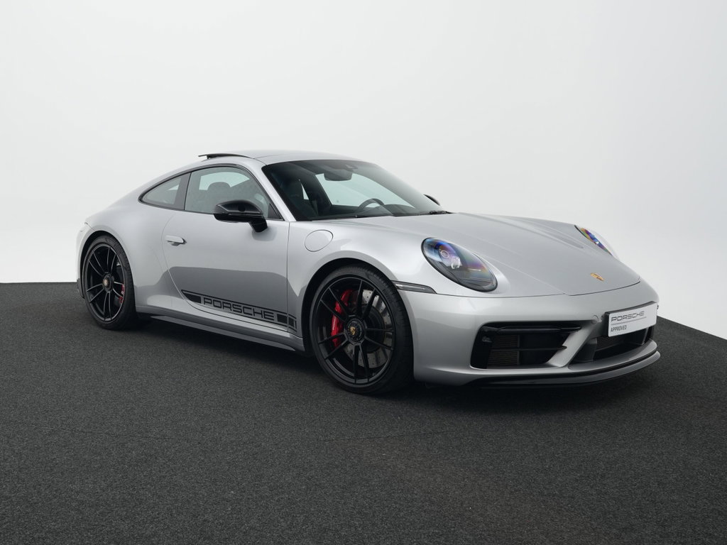 Porsche 992 Carrera 4 GTS