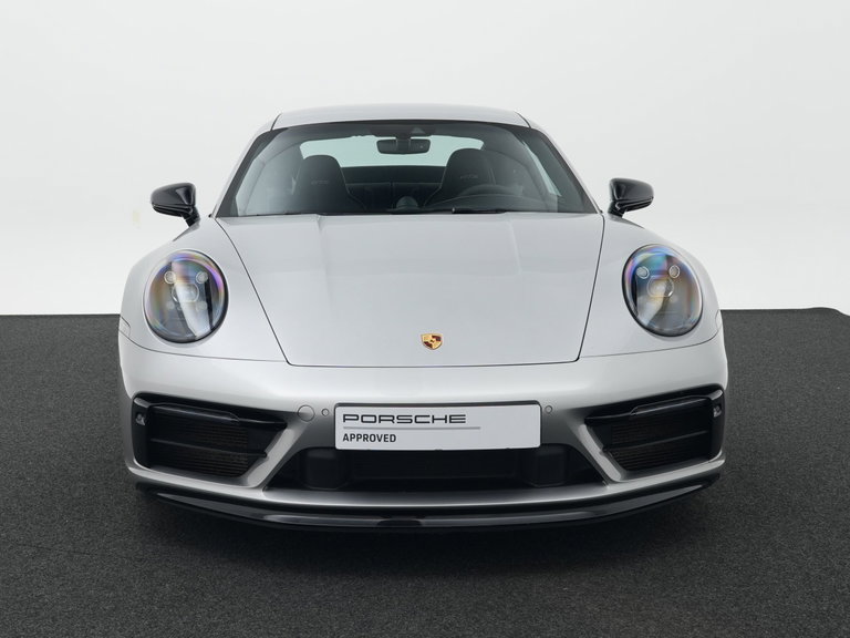 Porsche 992 Carrera 4 GTS