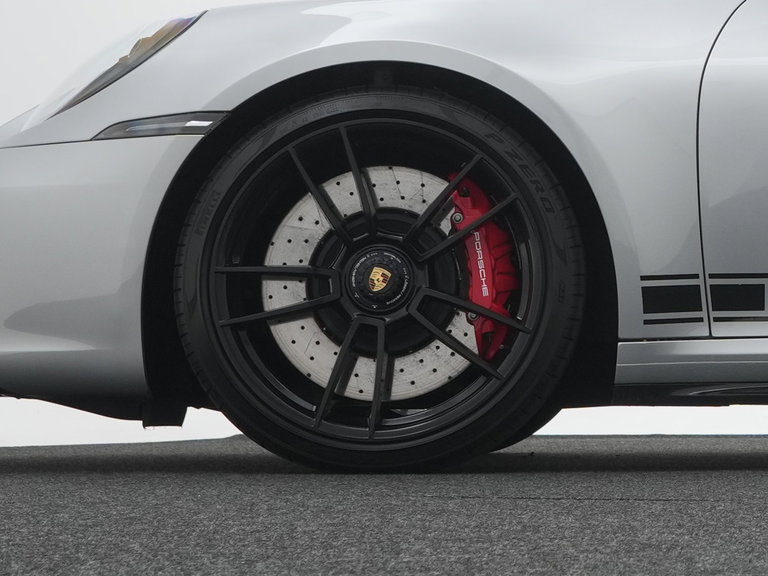 Porsche 992 Carrera 4 GTS